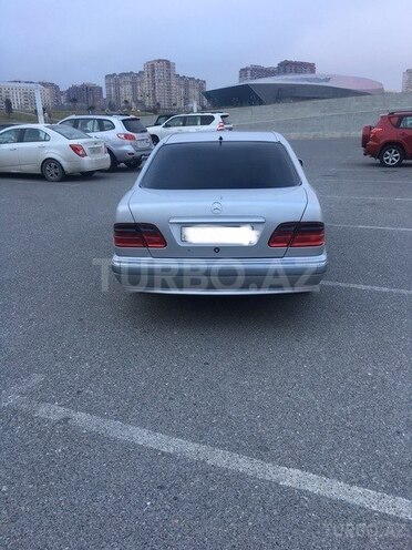 Mercedes E 200 2001, 250,000 km - 2.0 l - Bakı