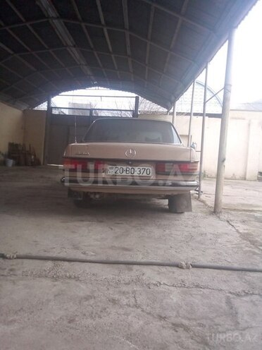 Mercedes 200 1983, 350,000 km - 2.0 l - Goranboy