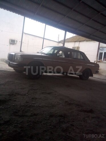 Mercedes 200 1983, 350,000 km - 2.0 l - Goranboy