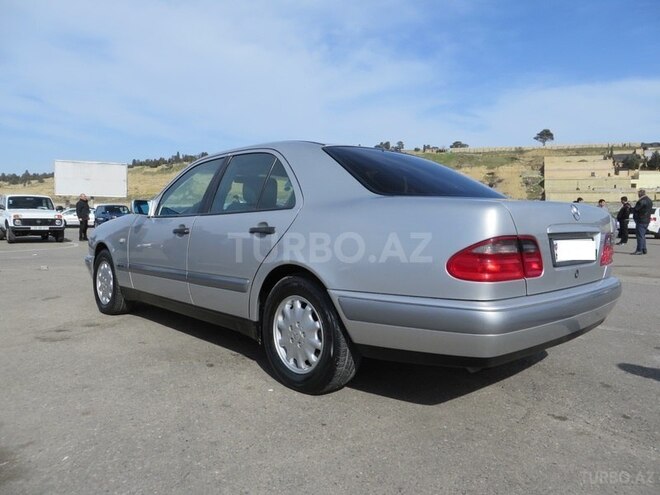 Mercedes E 240 1998, 180,000 km - 2.4 l - Bakı