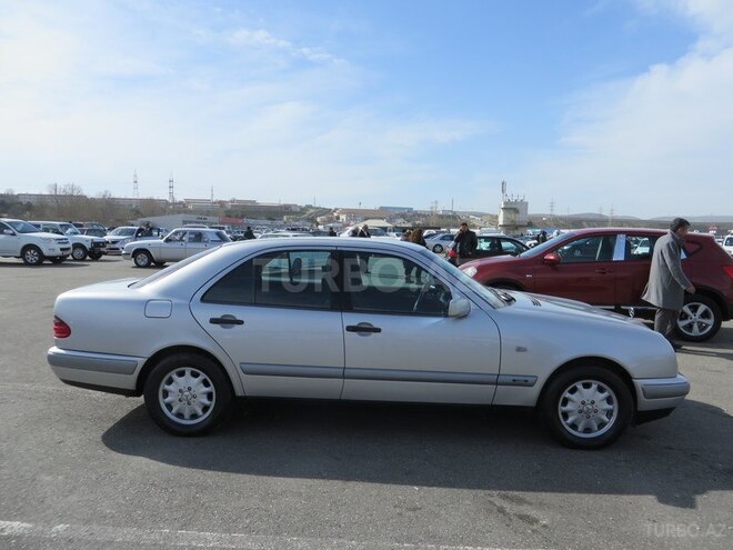 Mercedes E 240 1998, 180,000 km - 2.4 l - Bakı
