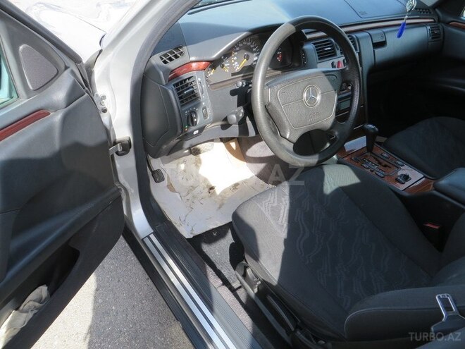 Mercedes E 240 1998, 180,000 km - 2.4 l - Bakı
