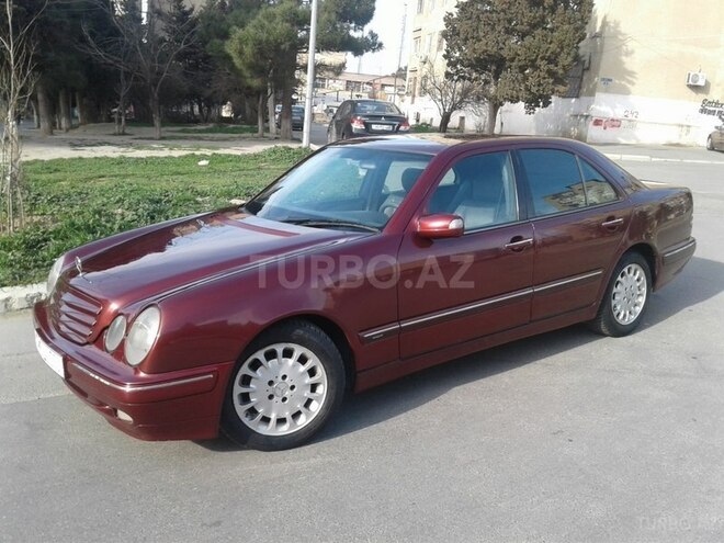 Mercedes E 220 1999, 318,000 km - 2.2 l - Bakı