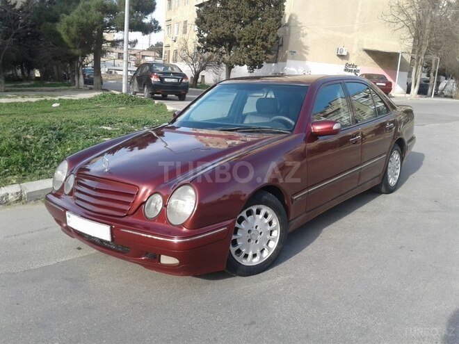 Mercedes E 220 1999, 318,000 km - 2.2 l - Bakı