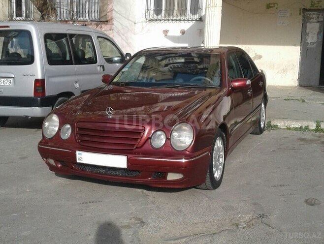 Mercedes E 220 1999, 318,000 km - 2.2 l - Bakı