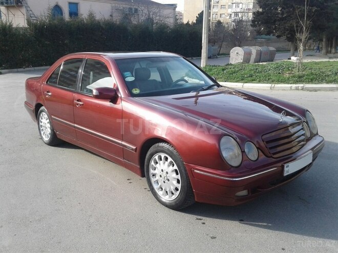 Mercedes E 220 1999, 318,000 km - 2.2 l - Bakı