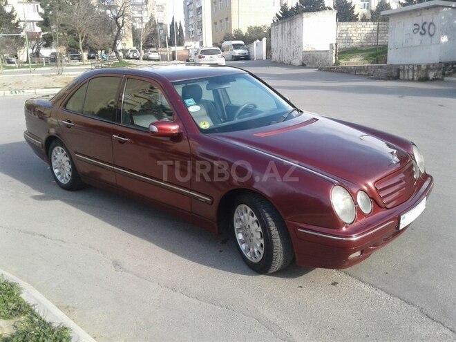 Mercedes E 220 1999, 318,000 km - 2.2 l - Bakı