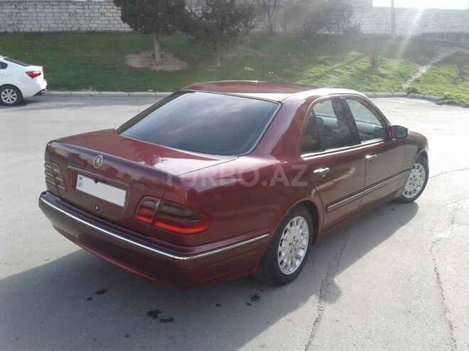 Mercedes E 220 1999, 318,000 km - 2.2 l - Bakı