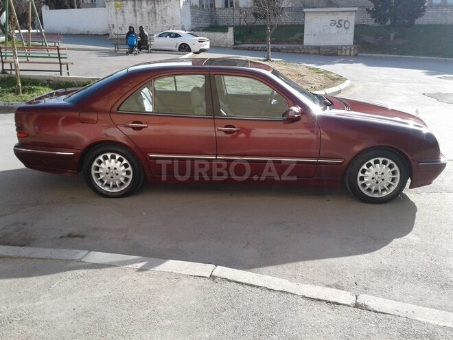 Mercedes E 220 1999, 318,000 km - 2.2 l - Bakı
