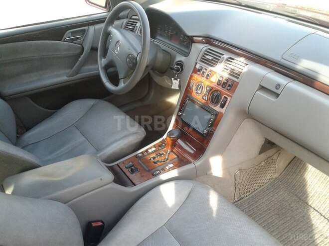 Mercedes E 220 1999, 318,000 km - 2.2 l - Bakı