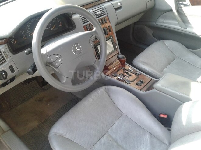 Mercedes E 220 1999, 318,000 km - 2.2 l - Bakı