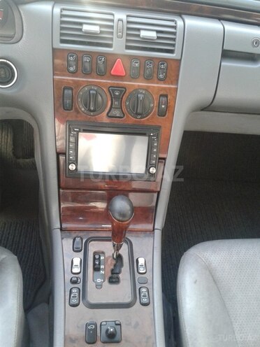 Mercedes E 220 1999, 318,000 km - 2.2 l - Bakı