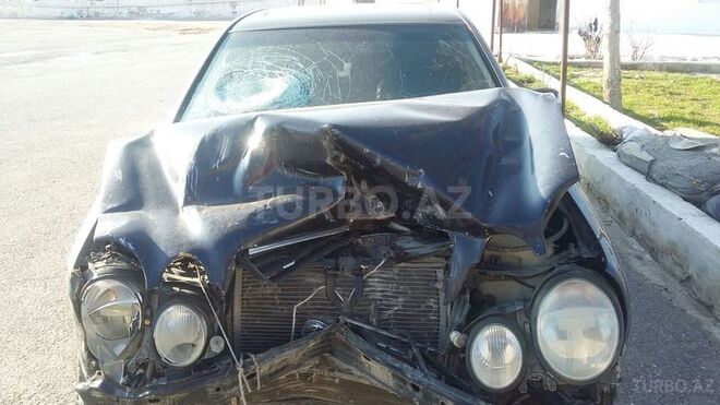 Mercedes E 220 2001, 145,000 km - 2.2 l - Sumqayıt