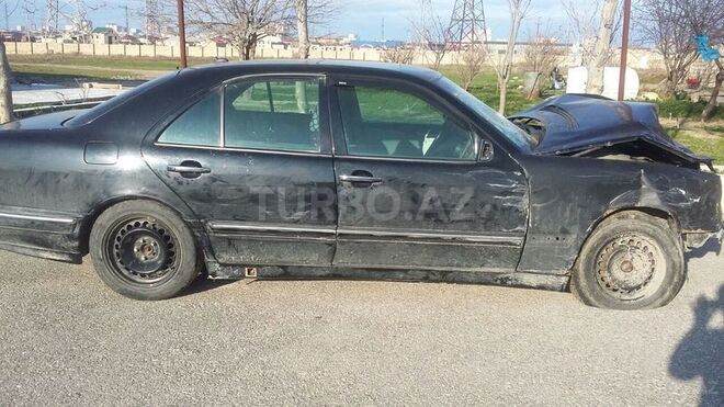Mercedes E 220 2001, 145,000 km - 2.2 l - Sumqayıt