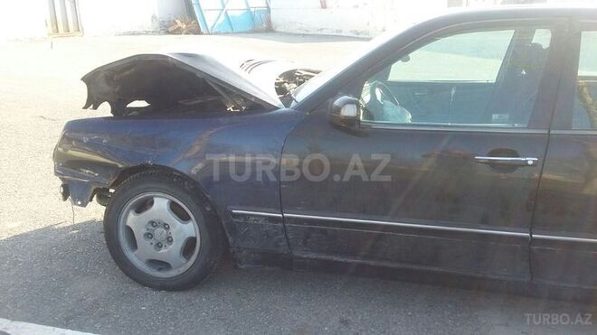Mercedes E 220 2001, 145,000 km - 2.2 l - Sumqayıt
