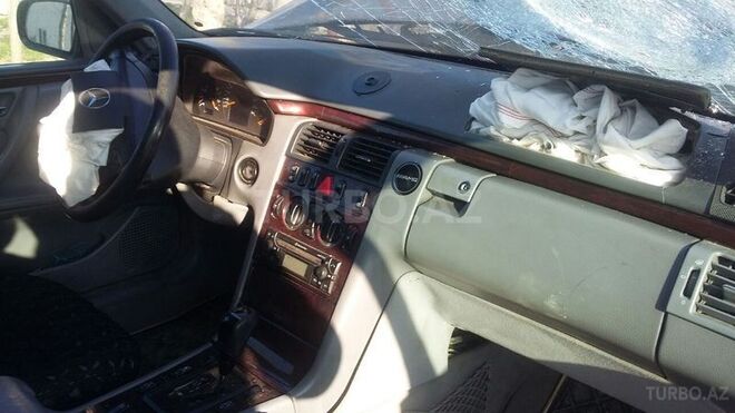 Mercedes E 220 2001, 145,000 km - 2.2 l - Sumqayıt
