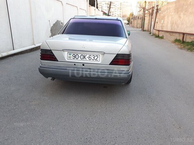 Mercedes E 220 1993, 382,150 km - 2.2 л - Bakı