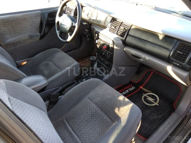Opel Vectra 1996, 298,000 km - 1.6 л - Sumqayıt