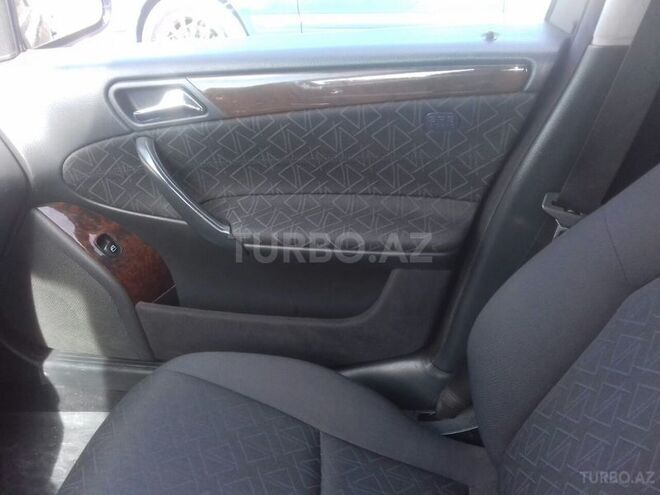 Mercedes C 220 2002, 270,000 km - 2.2 л - Bakı