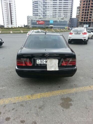 Mercedes E 240 1997, 365,543 km - 2.4 l - Bakı