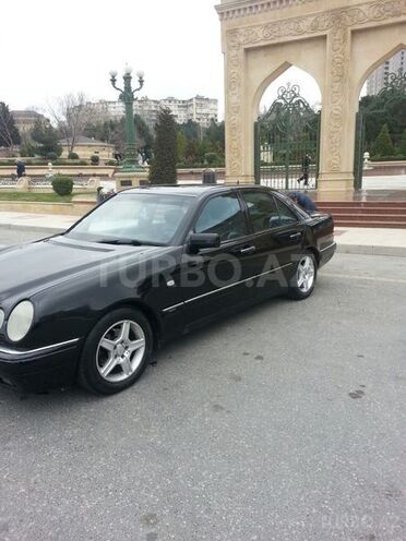 Mercedes E 240 1997, 365,543 km - 2.4 l - Bakı