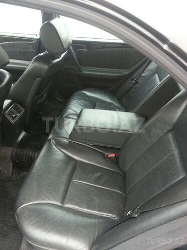Mercedes E 240 1997, 365,543 km - 2.4 l - Bakı