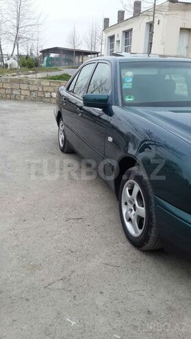 Mercedes E 200 1998, 284,563 km - 2.0 л - Bərdə