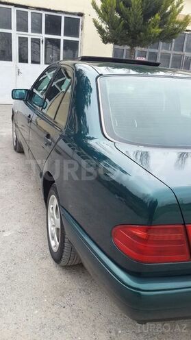 Mercedes E 200 1998, 284,563 km - 2.0 л - Bərdə