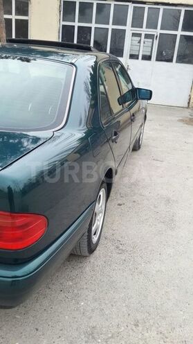 Mercedes E 200 1998, 284,563 km - 2.0 л - Bərdə
