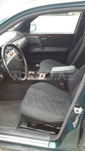 Mercedes E 200 1998, 284,563 km - 2.0 л - Bərdə