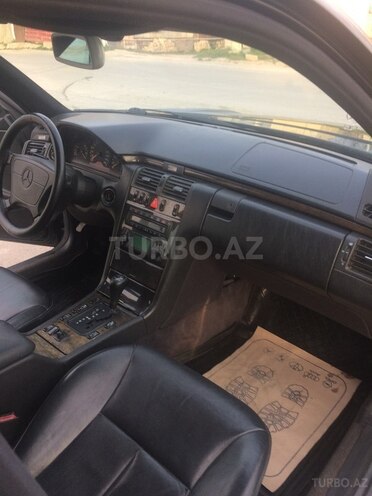 Mercedes E 280 1999, 301,000 km - 2.8 l - Bakı