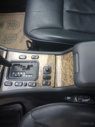 Mercedes E 280 1999, 301,000 km - 2.8 l - Bakı
