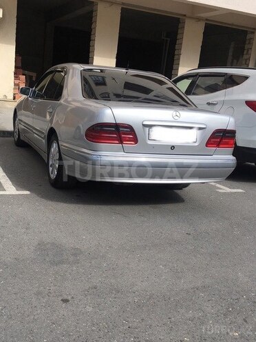 Mercedes E 200 2001, 250,000 km - 2.0 l - Bakı