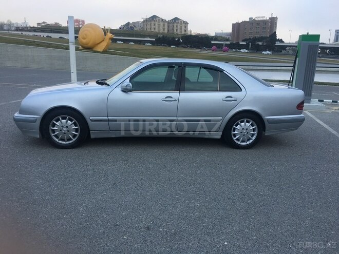 Mercedes E 200 2001, 250,000 km - 2.0 l - Bakı