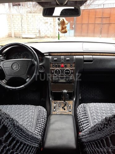 Mercedes E 220 1999, 425,000 km - 2.2 л - Bakı