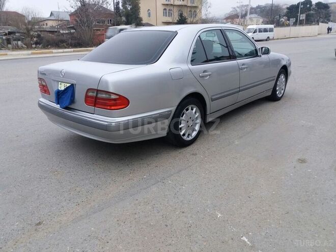 Mercedes E 240 2001, 178,867 km - 2.6 l - Bakı