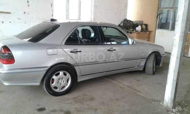 Mercedes C 240 1997, 290,000 km - 2.4 l - Sumqayıt