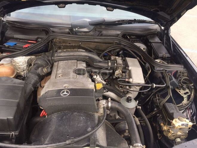 Mercedes E 220 1992, 238,000 km - 2.2 л - Sumqayıt