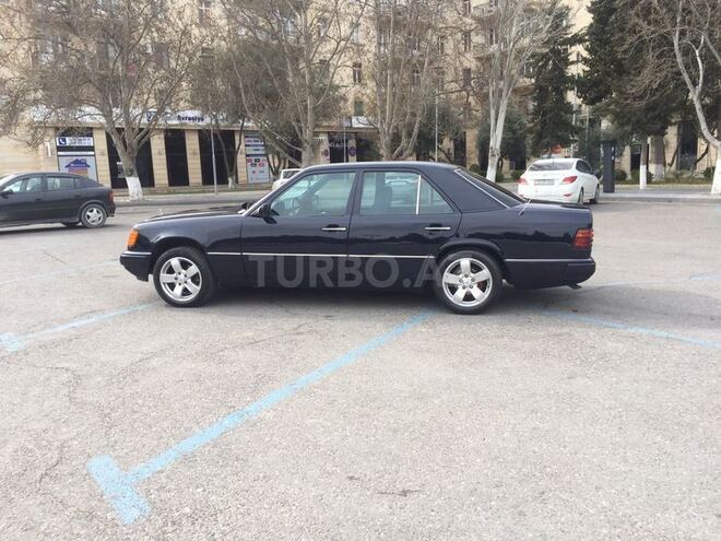 Mercedes E 220 1992, 238,000 km - 2.2 л - Sumqayıt