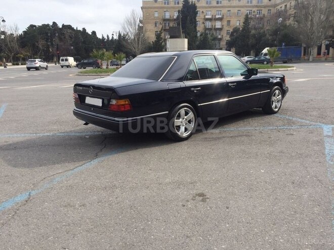 Mercedes E 220 1992, 238,000 km - 2.2 л - Sumqayıt