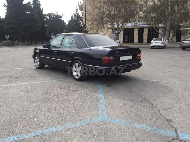 Mercedes E 220 1992, 238,000 km - 2.2 л - Sumqayıt