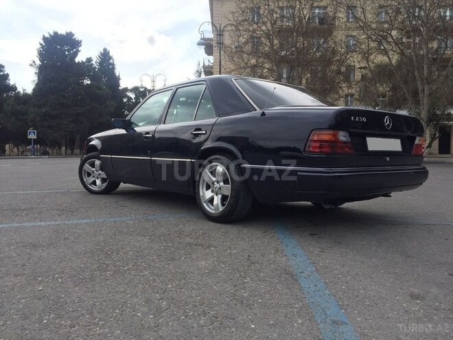 Mercedes E 220 1992, 238,000 km - 2.2 л - Sumqayıt