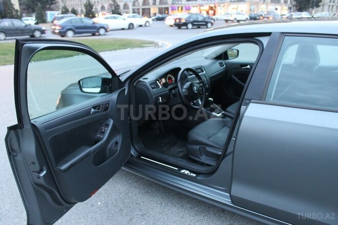 Volkswagen Jetta 2011, 64,000 km - 2.5 л - Bakı