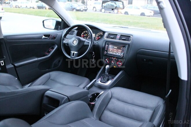 Volkswagen Jetta 2011, 64,000 km - 2.5 л - Bakı