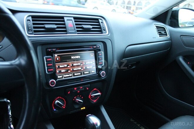 Volkswagen Jetta 2011, 64,000 km - 2.5 л - Bakı