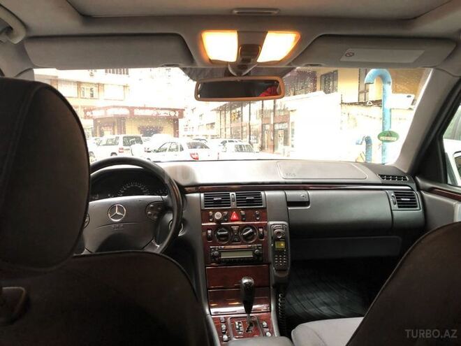 Mercedes E 240 2001, 160,000 km - 2.6 l - Bakı