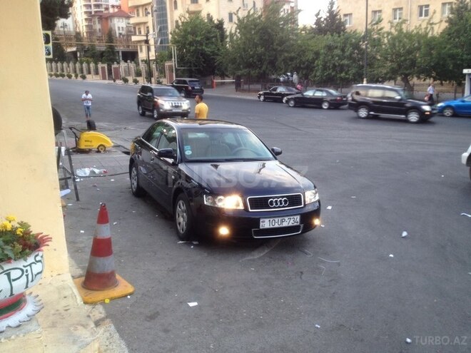 Audi A4 2002, 200,000 km - 2.0 l - Bakı