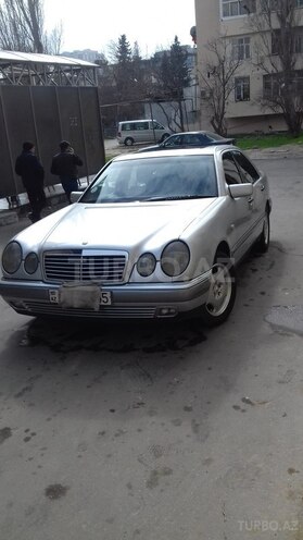 Mercedes E 240 1998, 319,500 km - 2.4 l - Bakı