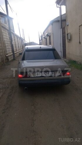 Mercedes E 230 1989, 324,000 km - 2.3 l - Bakı