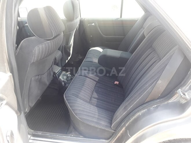 Mercedes E 230 1991, 25,000 km - 2.3 l - Bakı